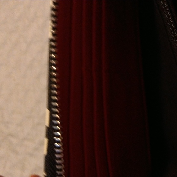 NWOT Betsey Johnson White Bow Black Background. Hot Pink Inside. - Picture 10 of 13